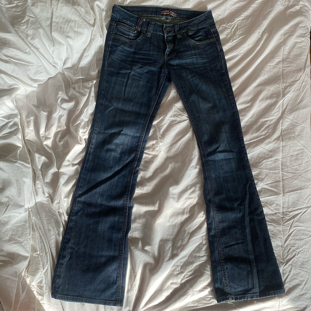 Makers of True Originals Low-Mid rise jeans for women size 27